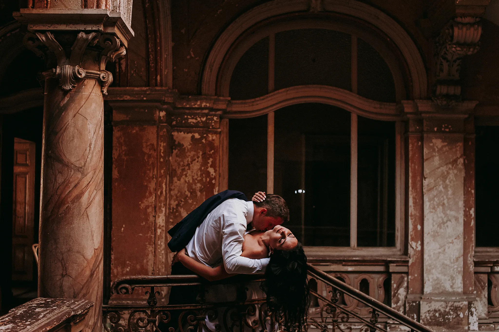 niepozowana sesja slubna w krowiarkach zdjecia slubne tychy